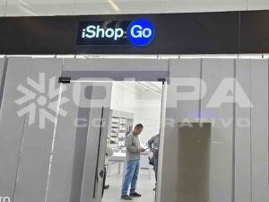 letrero luminoso de tienda comercial